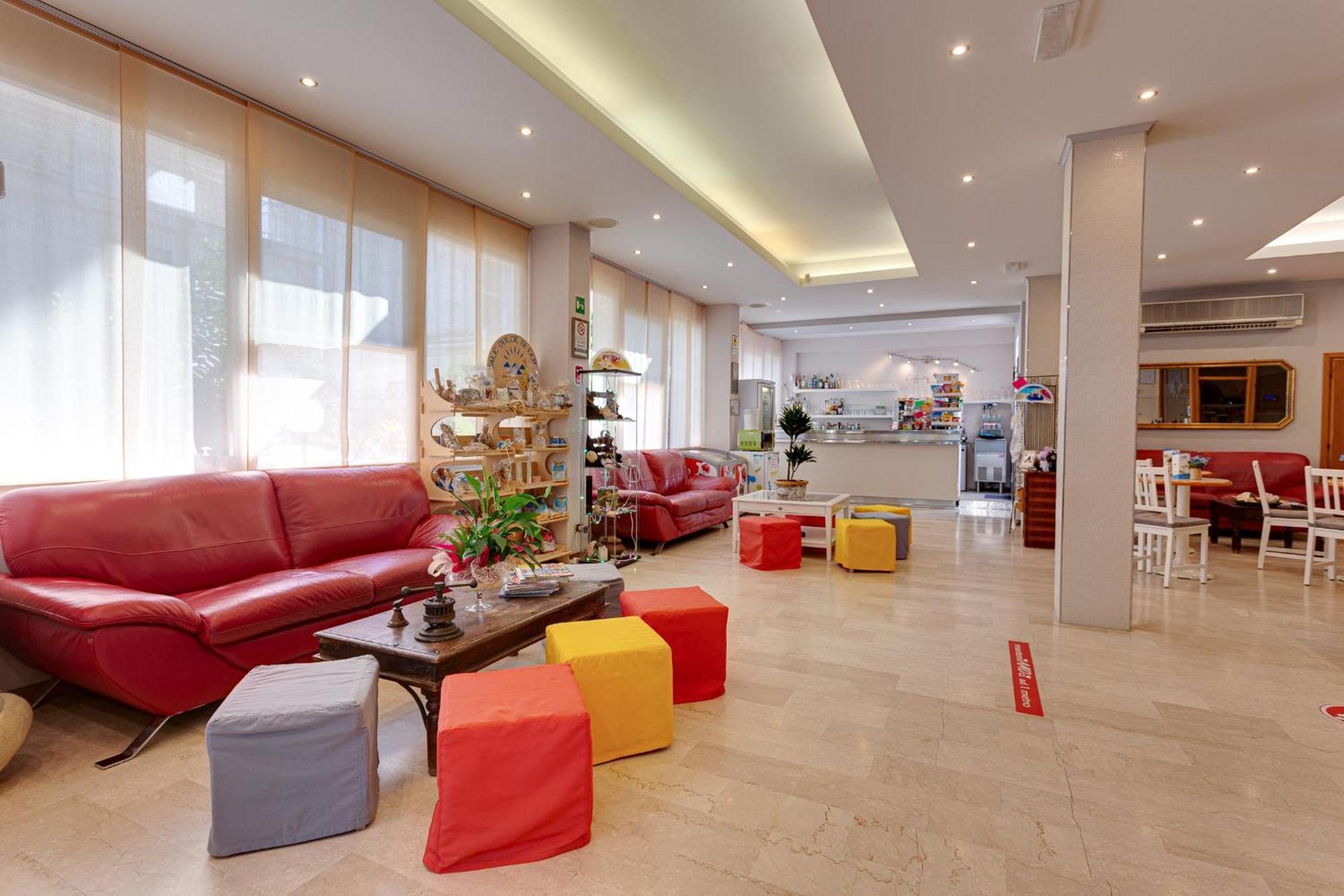 צ'סנטיקו Hotel Kiss מראה חיצוני תמונה
