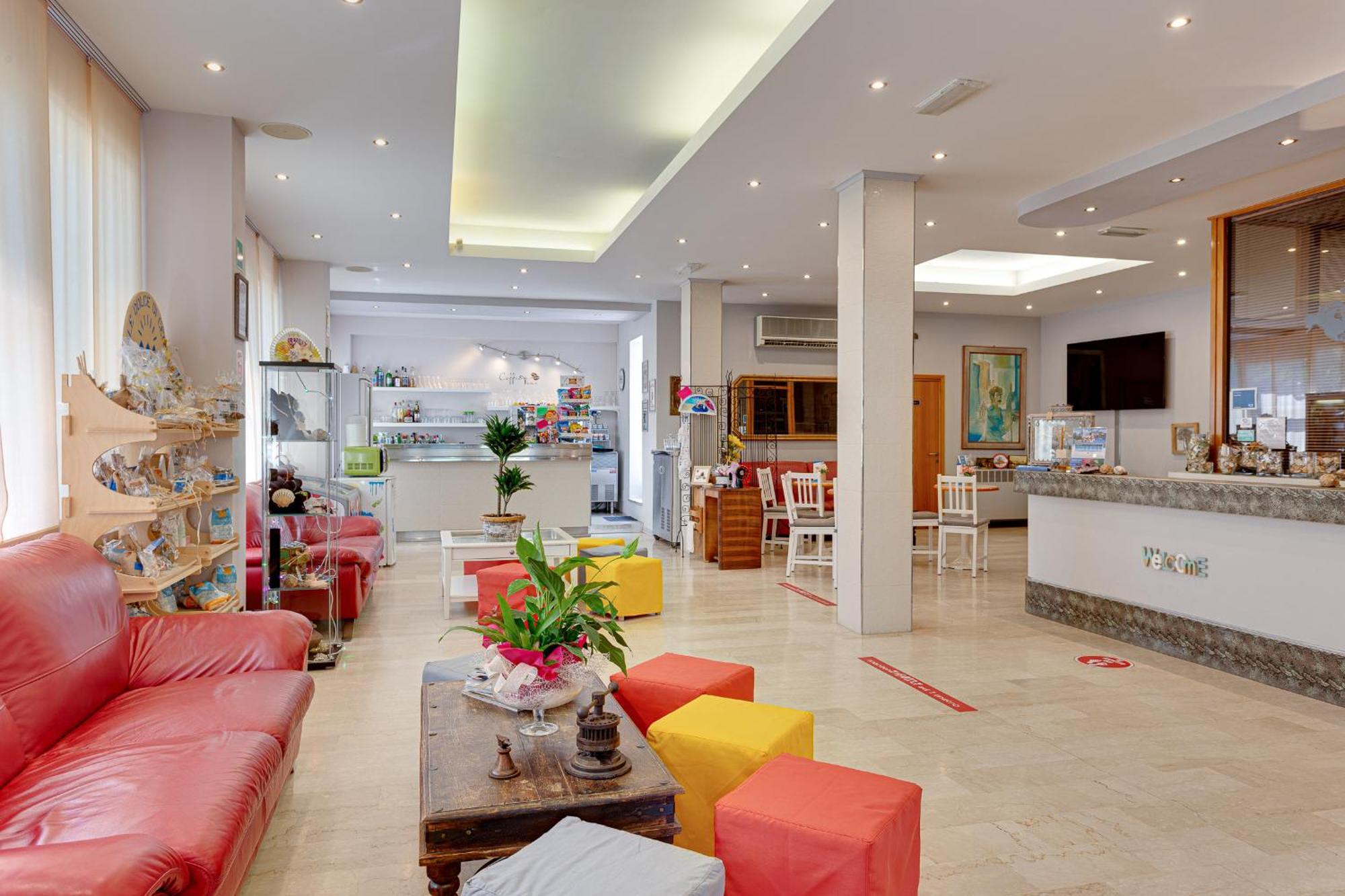 צ'סנטיקו Hotel Kiss מראה חיצוני תמונה